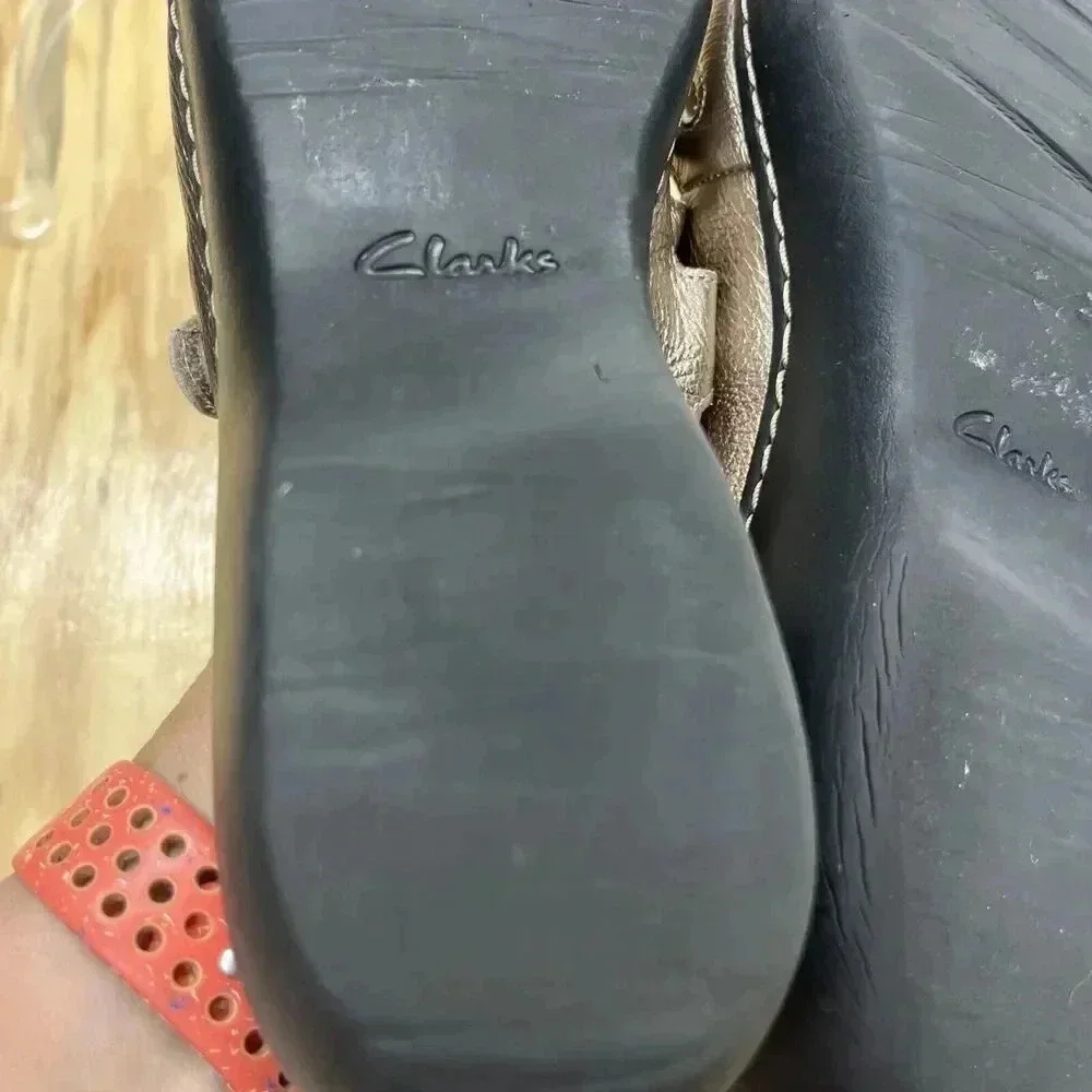 Clarks Collection Women's Slide Sandals Soft Cushion Sz 9.5 Metallic Gold